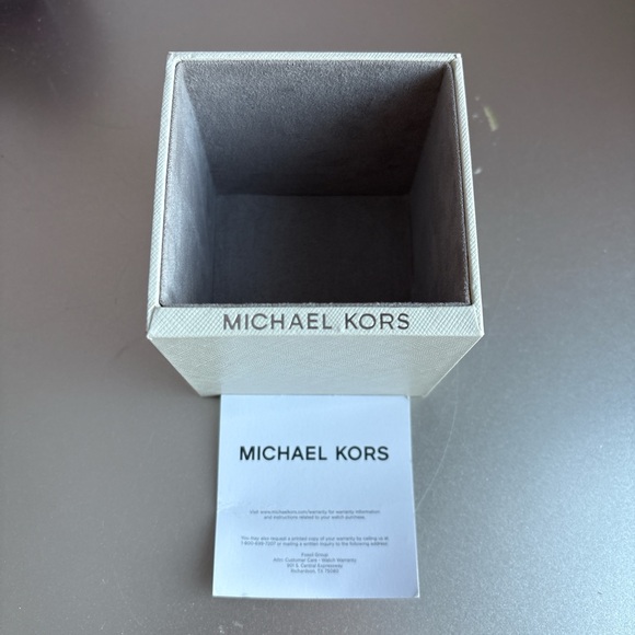 Michael Kors Pink Rose Gold Watch for Women - Picture 3 of 3